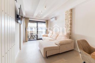 Rent Flat in Sant Francesc. Piso reformado a estrenar y con garaje junto a la plaza del ayun