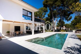 Casa in Montepilar. Villa con parcela esquinera en leliana