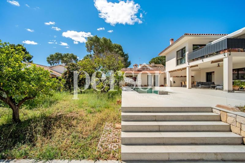 Foto 9ac9b654-dbda-4be3-90da-eaaf337e7f57. Casa amb calefacció aparcament piscina a Montepilar Eliana (l´)