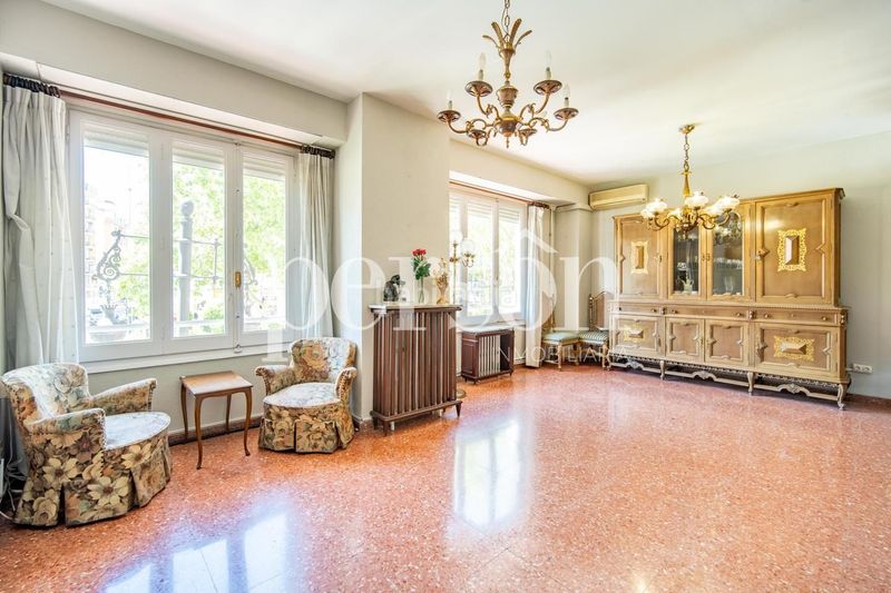 Foto bf1c88b8-6e9a-4f52-b31a-42e4aa012be3. Pis amb aparcament a El Botànic Valencia