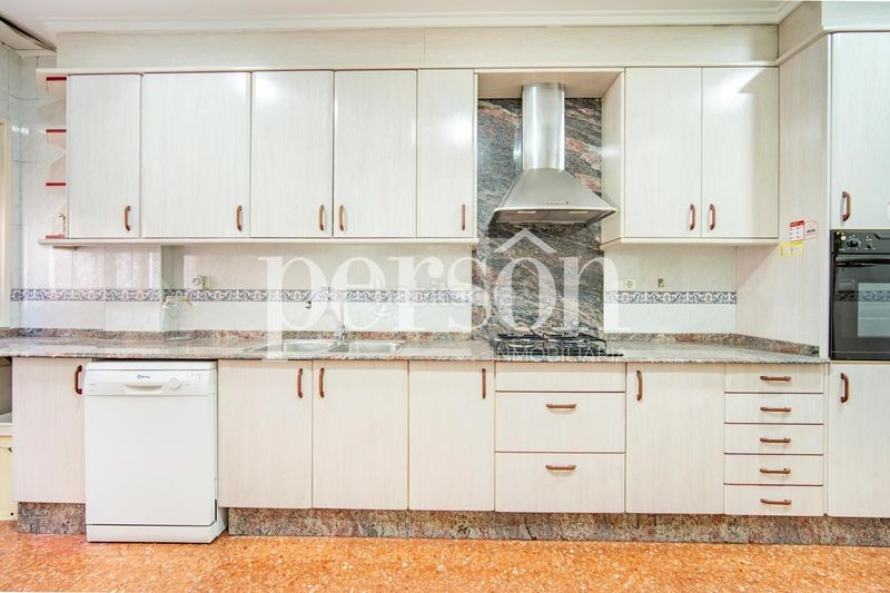 Foto dd9f8863-469f-4140-835d-4c6636f80e21. Pis amb aparcament a El Botànic Valencia