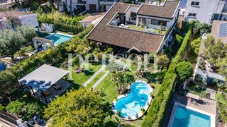 Casa  360. Chalet en venta en la cañada