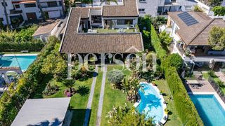 Casa  360. Chalet en venta en la cañada