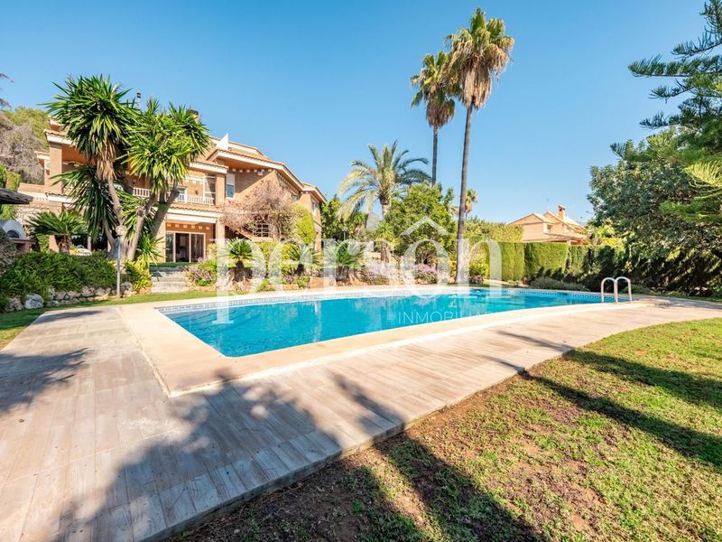 Foto 984377a1-4774-4dd2-b7ac-35f017715e1e. Casa amb calefacció piscina a Centro-El Castillo Sagunt