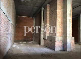 Local Comercial a Nou Campanar. Se vende local en estado de obra en campanar, excelente ubicació