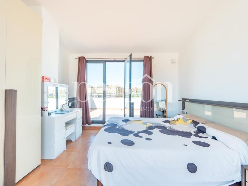 Foto 0a0ce165-c0ac-4e00-b272-885d169674d2. Casa adossada amb calefacció aparcament a Alfafar