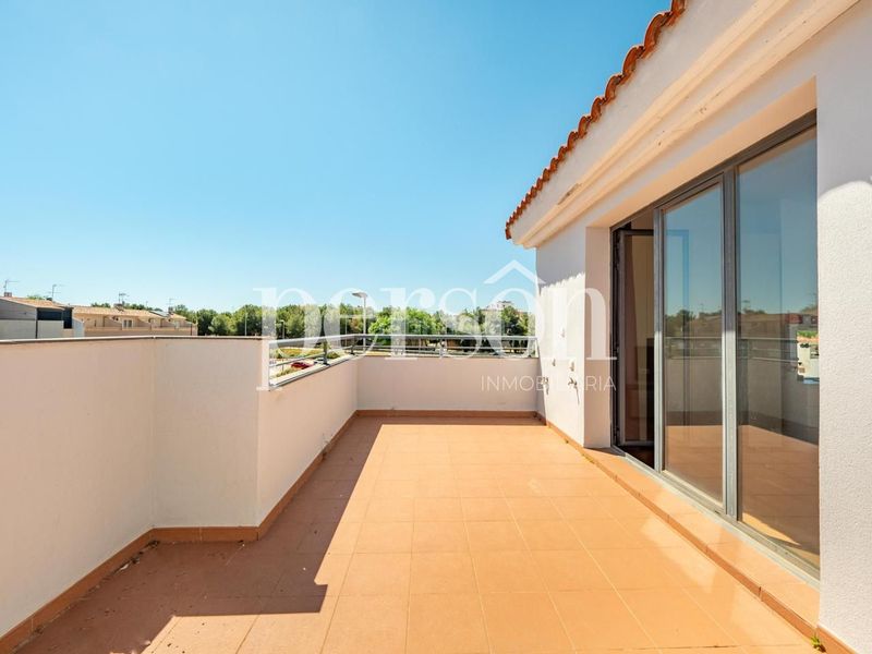 Foto 133d8b76-6c05-446d-b7d8-0c7f7db82bc7. Casa adossada amb calefacció aparcament a Alfafar