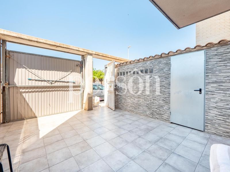 Foto 4f0ab16a-8e58-49b4-8bd4-902914963680. Casa adossada amb calefacció aparcament a Alfafar
