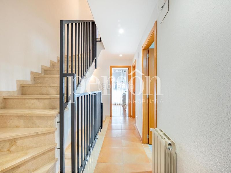 Foto bfc27046-9147-4a1d-bd7c-e17282187e5f. Casa adossada amb calefacció aparcament a Alfafar