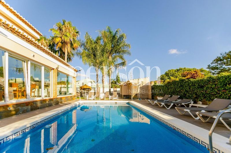 Foto 06298816-e8ea-4396-9dea-3f57d5d49e54. Casa amb calefacció aparcament piscina a Los Pinares-La Masia Bétera