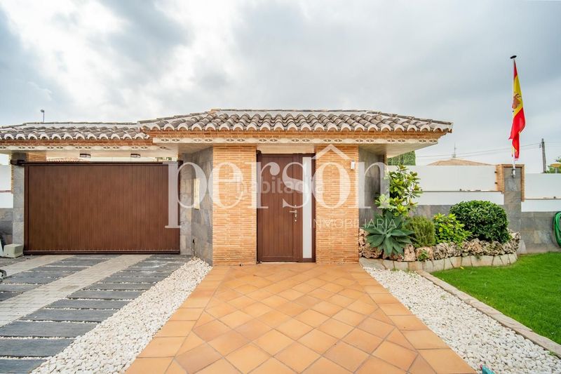 Foto 2aa5a07a-264b-4a60-abba-0fd13559d036. Casa amb calefacció aparcament piscina a Los Pinares-La Masia Bétera
