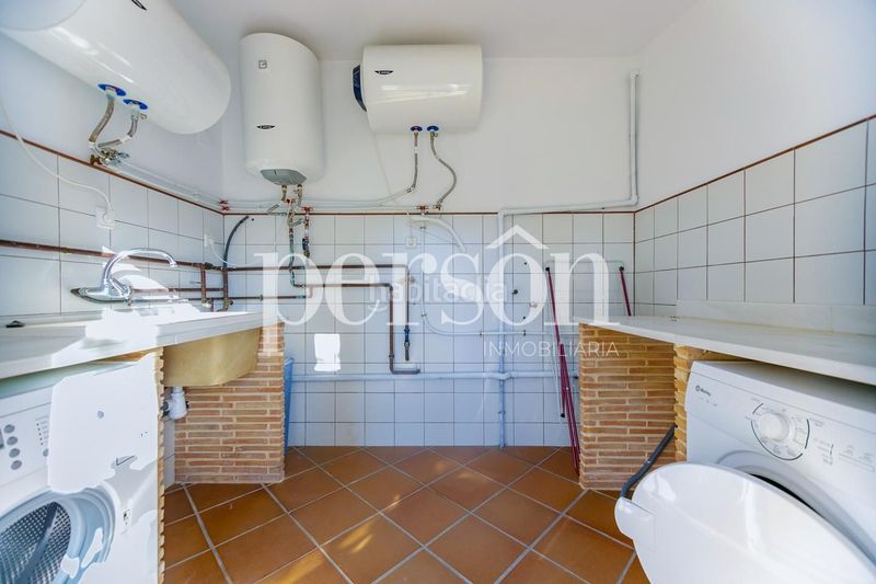 Foto 4395bccf-bd3b-4566-9bfc-cdd23ace3c4c. Casa amb calefacció aparcament piscina a Los Pinares-La Masia Bétera