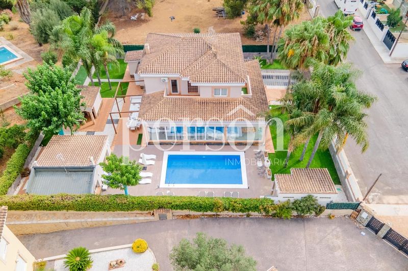 Foto 5cedd080-372d-4c37-9c8c-75fe25f712a7. Casa amb calefacció aparcament piscina a Los Pinares-La Masia Bétera