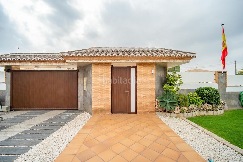 Foto 7f839364-8985-4c58-88c2-79ebf5093e0d. Casa amb calefacció aparcament piscina a Los Pinares-La Masia Bétera