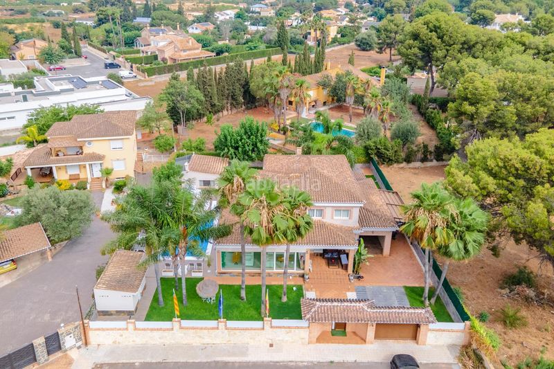 Foto 9f7937cc-fce6-40c2-9b79-944363416970. Casa amb calefacció aparcament piscina a Los Pinares-La Masia Bétera