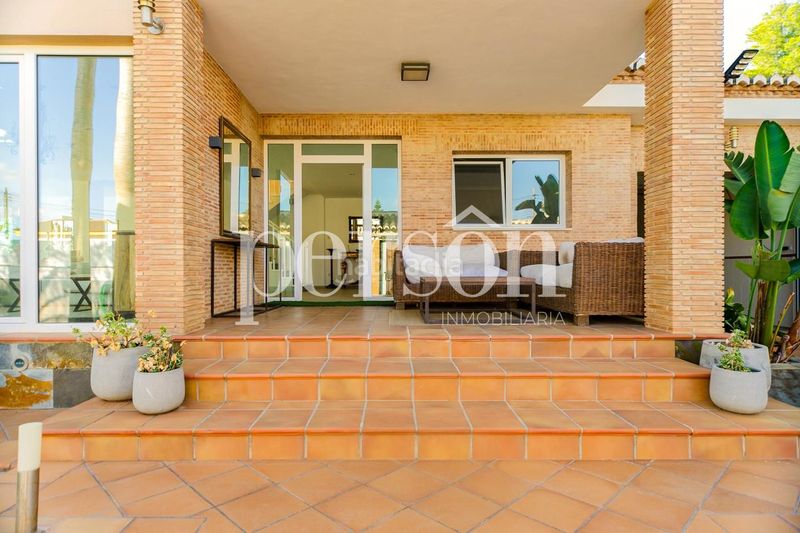 Foto aa2fdd11-9d54-4d2b-83aa-156b0ae6eafc. Casa amb calefacció aparcament piscina a Los Pinares-La Masia Bétera