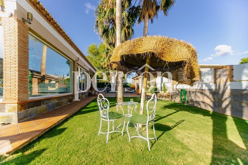 Foto bfebccd3-9106-42e9-bf85-bd1bd566b2db. Casa amb calefacció aparcament piscina a Los Pinares-La Masia Bétera