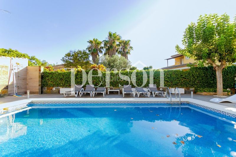 Foto c62654d5-da97-4e67-bb73-df378abea657. Casa amb calefacció aparcament piscina a Los Pinares-La Masia Bétera