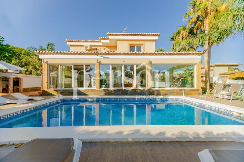 Foto d4568451-32d6-482b-828c-32de464c7120. Casa amb calefacció aparcament piscina a Los Pinares-La Masia Bétera