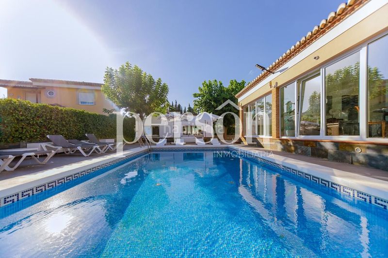 Foto f308cba1-a269-48aa-b48d-4fea1194f248. Casa amb calefacció aparcament piscina a Los Pinares-La Masia Bétera