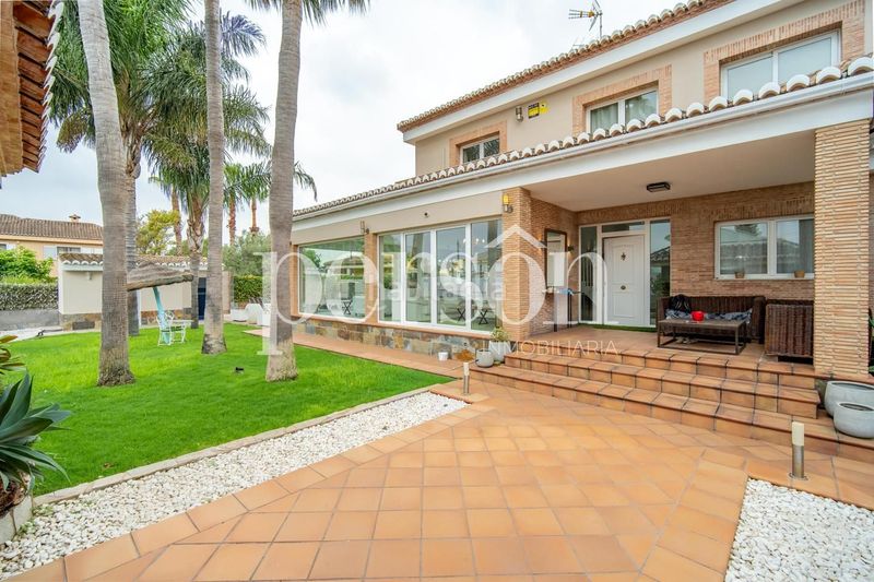 Foto f41c59d0-36ba-40f0-864c-ad23935ac8b0. Casa amb calefacció aparcament piscina a Los Pinares-La Masia Bétera