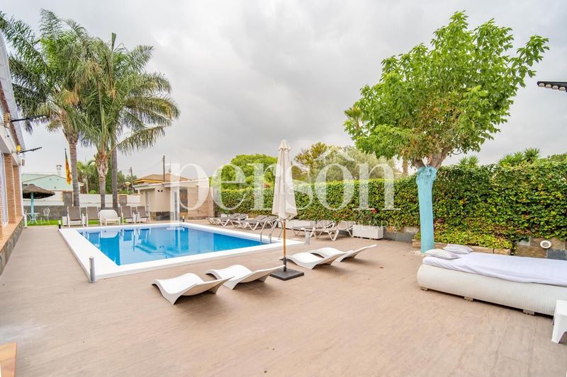 Foto f675ebe6-b28b-42be-8406-de665a5ab92a. Casa amb calefacció aparcament piscina a Los Pinares-La Masia Bétera