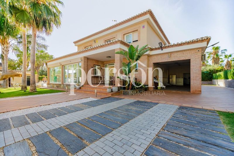 Foto fe697d95-0645-4216-8b8e-8d08b332f53b. Casa amb calefacció aparcament piscina a Los Pinares-La Masia Bétera