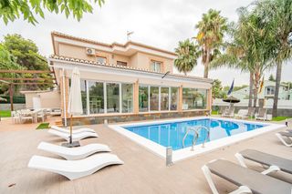 Rent House in Los Pinares-La Masia. Exclusiva vivienda en la masia, bétera