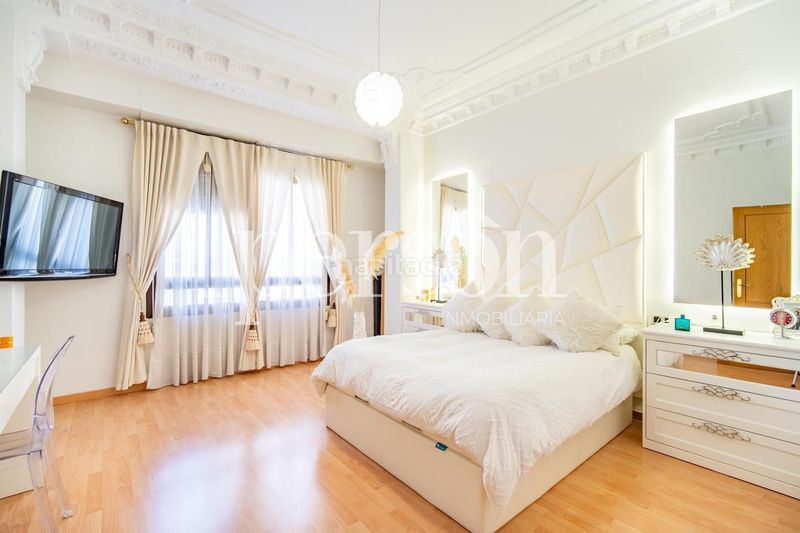 Foto f7b1c050-1a1f-492e-9143-ab6ce291bbca. Pis a Russafa Valencia