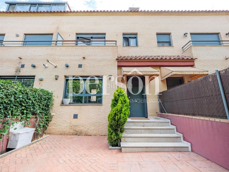 Foto f2d8f58d-f938-4ac6-9631-712252a7ae6a. Casa adossada amb calefacció a Massamagrell
