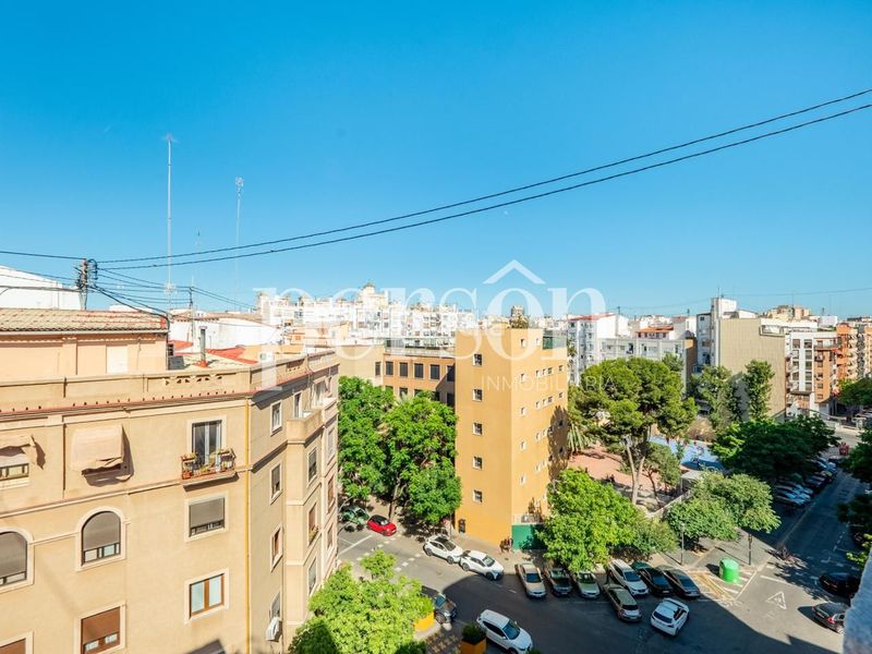 Foto fa7675c6-f501-45f3-ab32-e4d55ef2cc11. Àtic a La Petxina Valencia