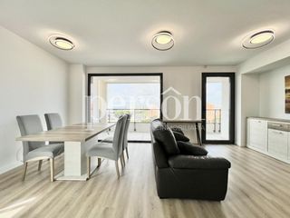Miete Etagenwohnung in Ciutat de les Ciències i de les Arts - Justicia. Moderno piso con terraza, piscina y garaje junto a roig arena