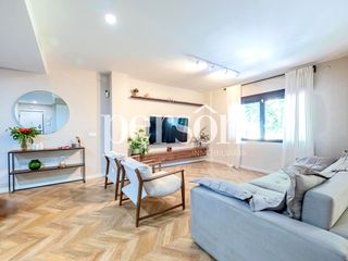 Location Appartement à La Petxina. Alquiler vivienda de diseño con reforma integral en gran vía fer