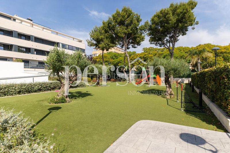 Foto b43a7279-9d22-4d75-b66e-e7328bfe33ec. Àtic amb aparcament piscina a Parc Central Torrent
