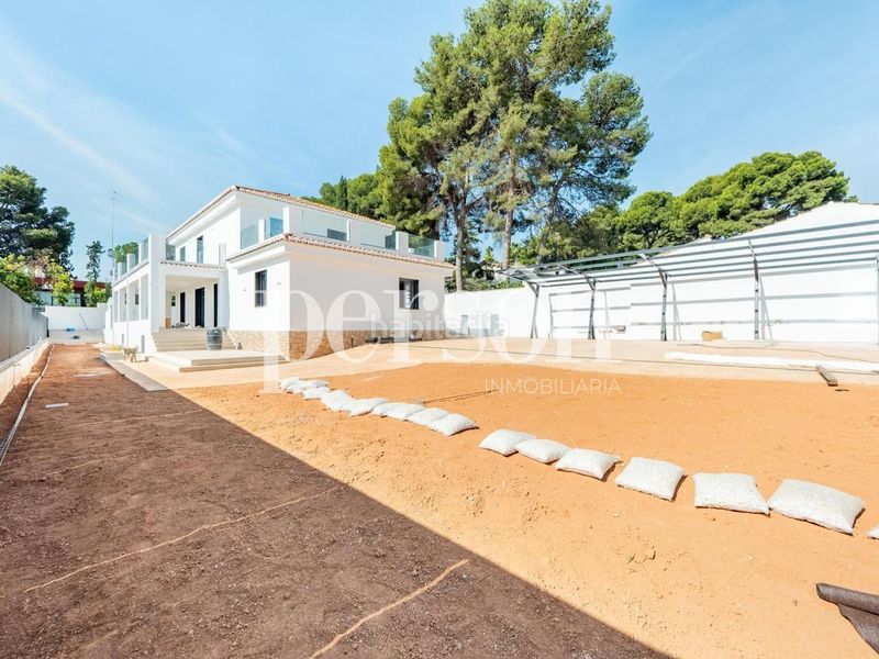 Foto ca89e2d9-9ce3-4340-9983-c86007fd4244. Casa amb aparcament piscina a Godella