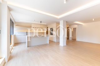Flat  De catalunya. Exclusiva vivienda a estrenar en el pla del real