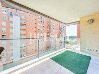 Rent Flat in Sant Pau. Alquiler piso en complejo residencial en campanar