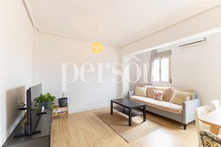 Rent Flat in En Corts - Doctor Waksman