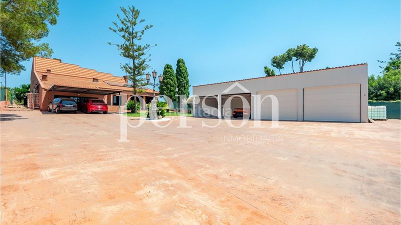 Foto af5652a6-0ab1-4d80-b120-a35e6f161873. Casa amb calefacció aparcament piscina a La Cañada Paterna