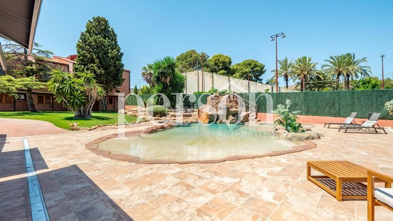 Foto b20c1e23-6484-43c2-a65d-1b4b89267a79. Casa amb calefacció aparcament piscina a La Cañada Paterna