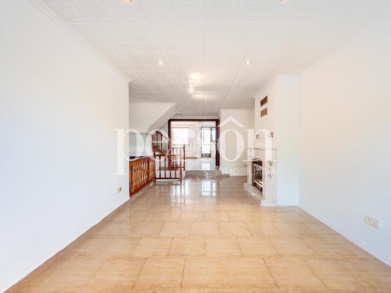 Foto 5cb1c62c-1048-476d-9065-b45c4f3f4d59. Casa amb aparcament a Catarroja