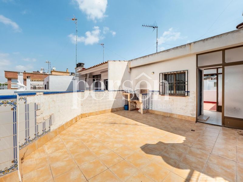 Foto baf9e7c6-9f1f-41e4-9ec3-db0ee84f4b3a. Casa amb aparcament a Catarroja
