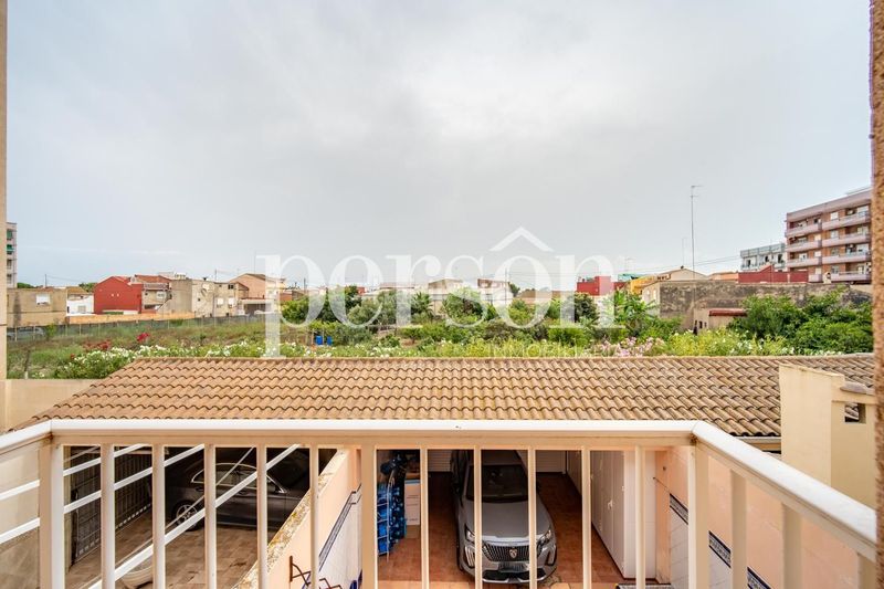 Foto 0d02da81-5fbb-4238-b441-b882ba3a93a9. Casa amb aparcament a Pinedo Valencia