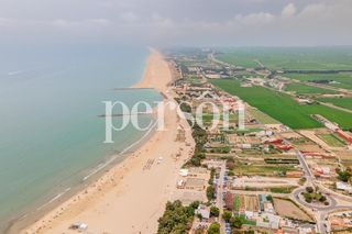 Casa in Pinedo. Amplia vivienda a escasos metros de la playa en pinedo