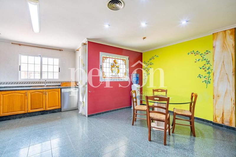 Foto 5aab1f35-e8ab-46f9-a808-87dc748d3534. Casa amb aparcament a Pinedo Valencia