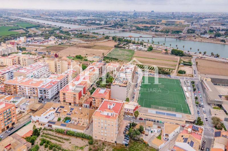 Foto c3c0adbe-a04d-45a2-a9f1-2d90a73ddc0b. Casa amb aparcament a Pinedo Valencia