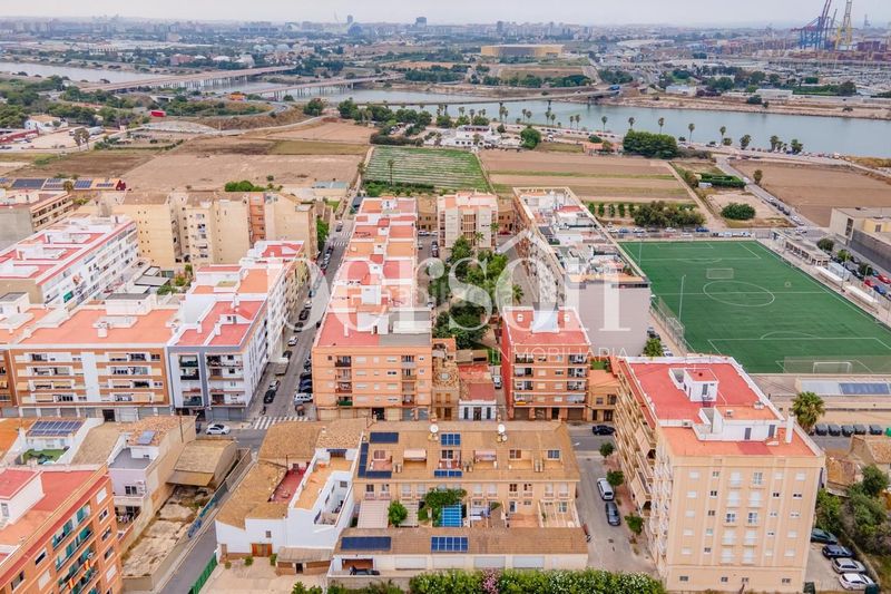 Foto e43c0049-c2e3-44a1-b2b7-e4c4aaba6c60. Casa amb aparcament a Pinedo Valencia