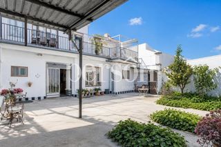 Planta baixa a Centro Ciudad. Exclusiva  vivienda en planta baja con gran patio de 375 m en el
