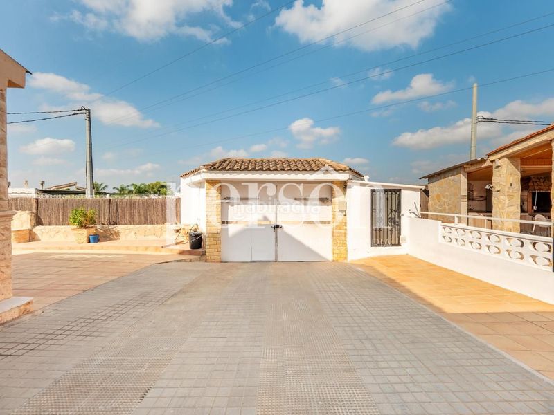 Foto 17ba4d21-c9a5-4496-aef6-9a913e4b61d0. Casa amb aparcament piscina a Polígono del Aeropuerto Manises