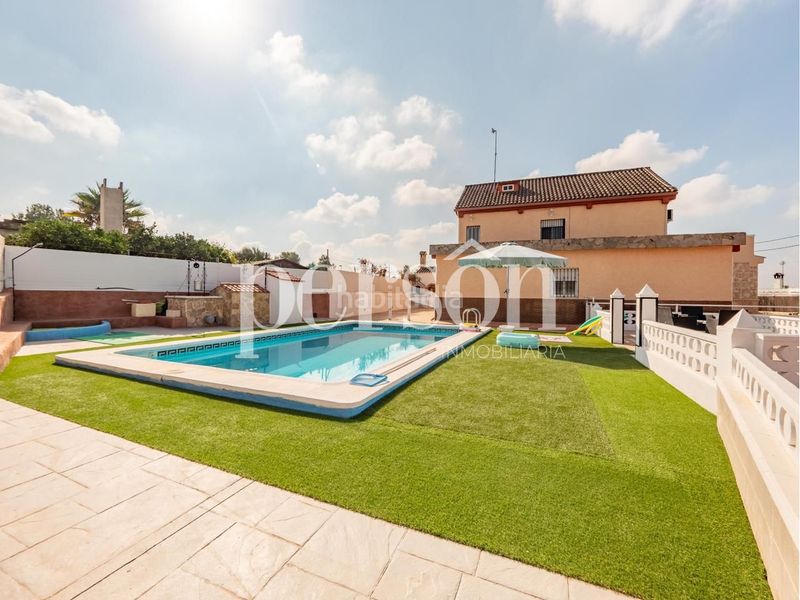 Foto 6ac23403-cef0-4cd8-9e21-daab4ab84059. Casa amb aparcament piscina a Polígono del Aeropuerto Manises